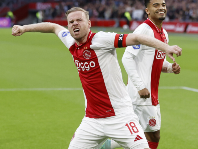 Catch All the Action at Café the Plaza: Ajax vs. PSV Live!