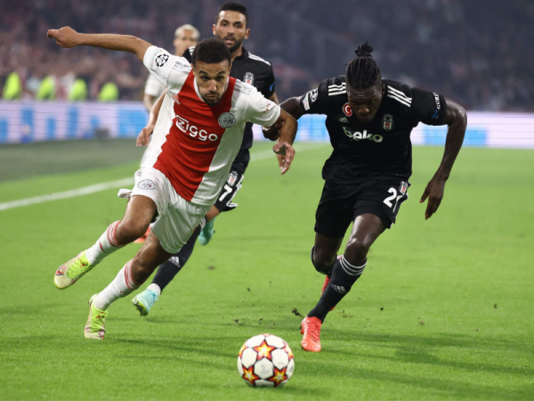 Catch Ajax vs Besiktas Live at Café the Plaza: Europa League Excitement!