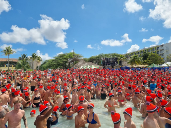 Kick off 2025 with a Splash at MooMba Beach – The Official Nieuwjaarsduik!